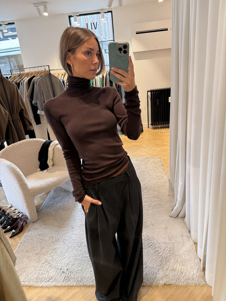 Rhune Cael Turtleneck Brown