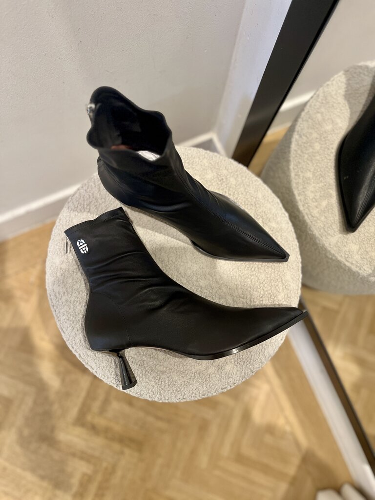 Lilith black bootie