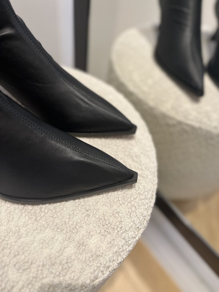 Lilith black bootie