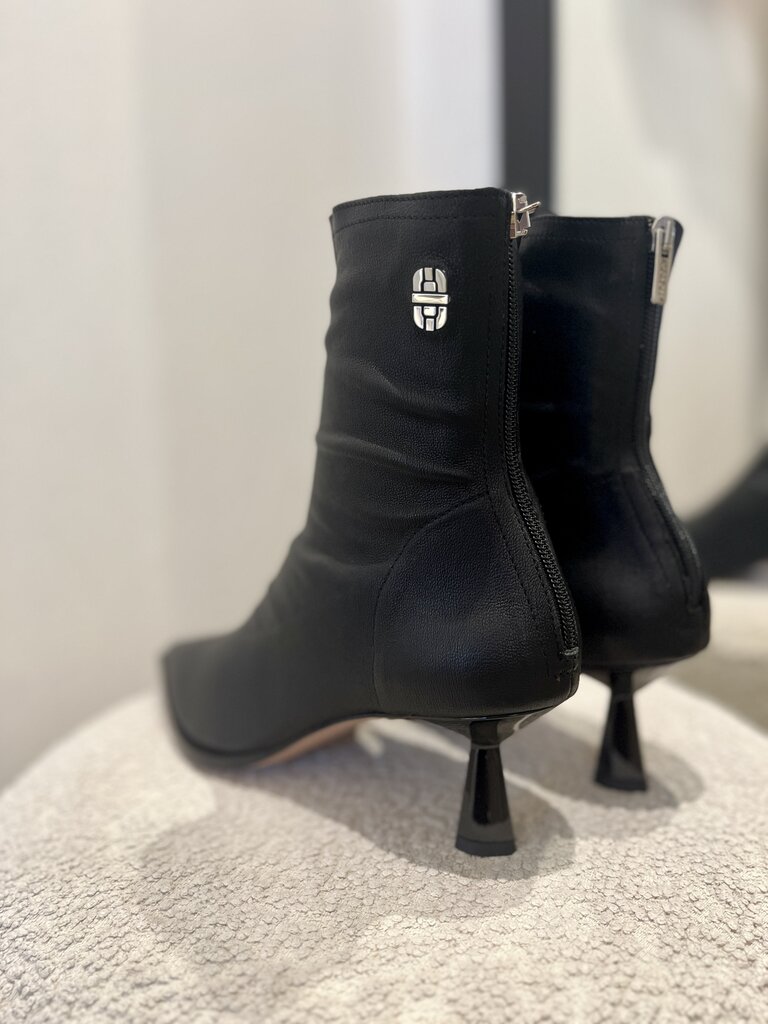 Lilith black bootie