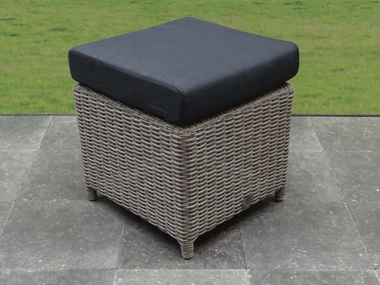 AVH-Collectie AVH Voetenbank 45x45xH45 cm grijs AVH-Collectie AVH Voetenbank 45x45xH45 cm grijs