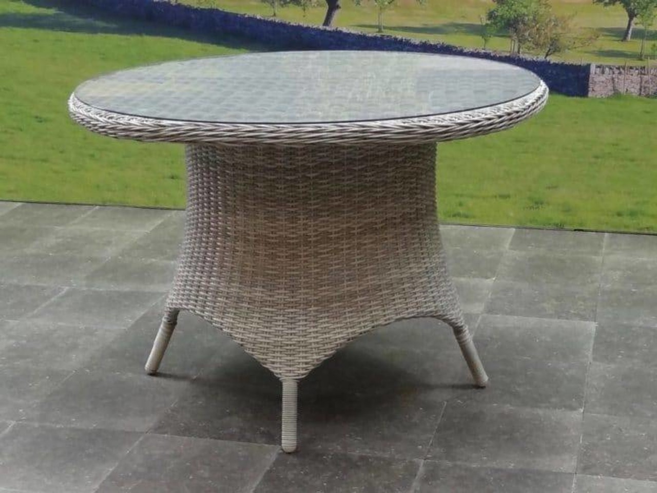 AVH-Collectie Riccione Menorca dining tuinset 110 cm rond verstelbaar 5-delig wit grijs AVH-Collectie Riccione Menorca dining tuinset 110 cm rond verstelbaar 5-delig wit grijs