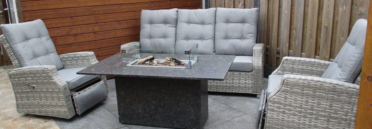 Het uitzoeken van een vuurtafel Het uitzoeken van een vuurtafel