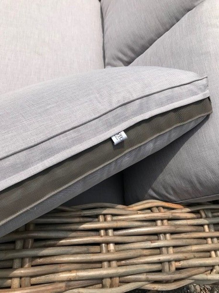 AVH-Collectie Otava voetenbank naturel rotan AVH-Collectie Otava voetenbank naturel rotan