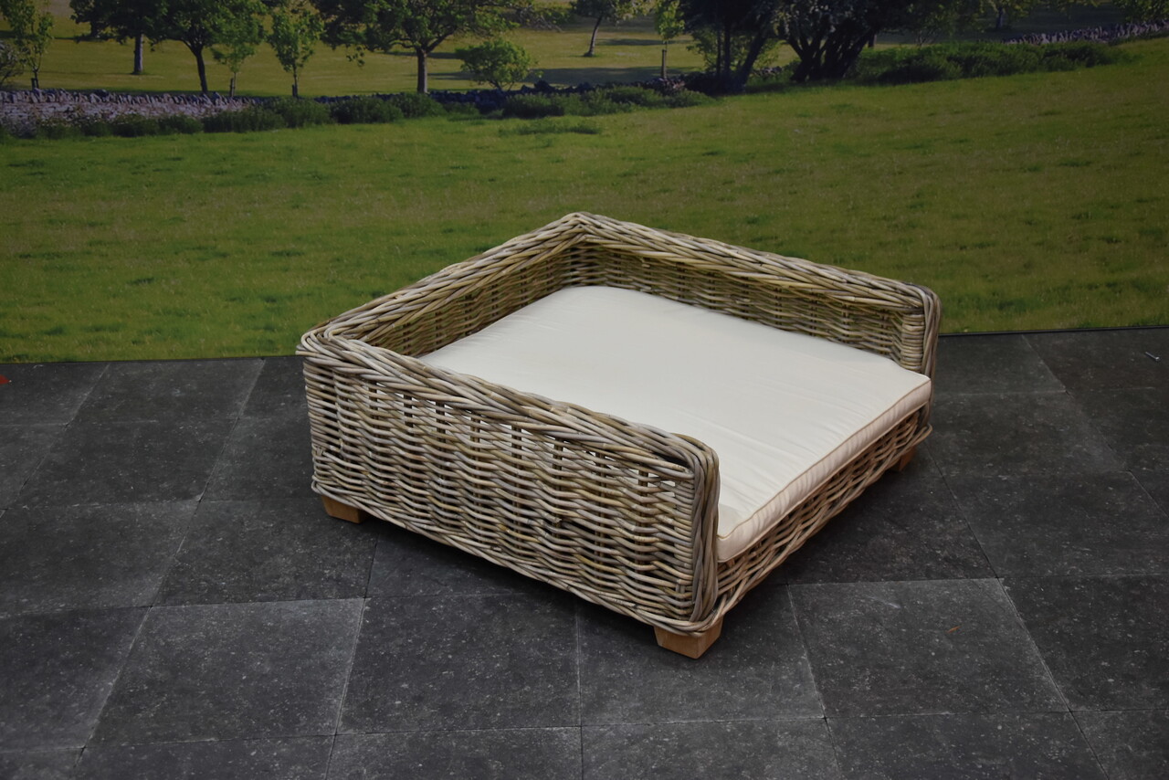 AVH-Collectie Petty rotan hondenmand met kussen 80x80xH35 cm AVH-Collectie Petty rotan hondenmand met kussen 80x80xH35 cm