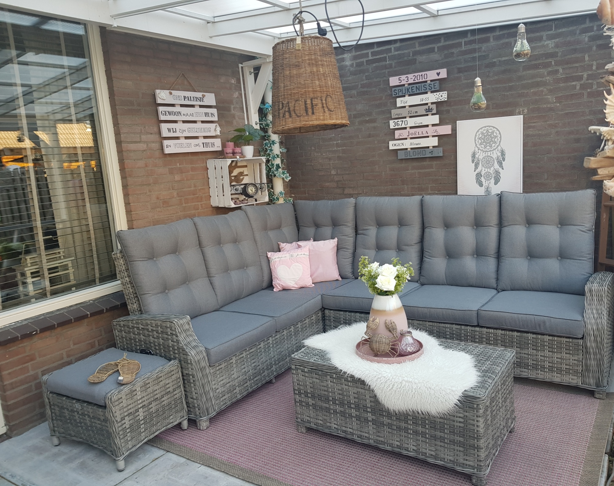 Relaxen op je lounge hoekbank buiten - AVH Outdoor Tuinmeubelen