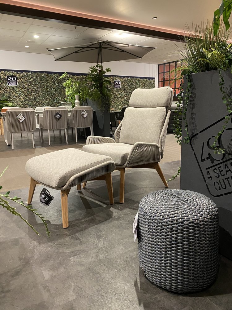 4 Seasons Outdoor 4 Seasons Outdoor Carthago teak lounge stoel lichtgrijs 4 Seasons Outdoor 4 Seasons Outdoor Carthago teak lounge stoel lichtgrijs