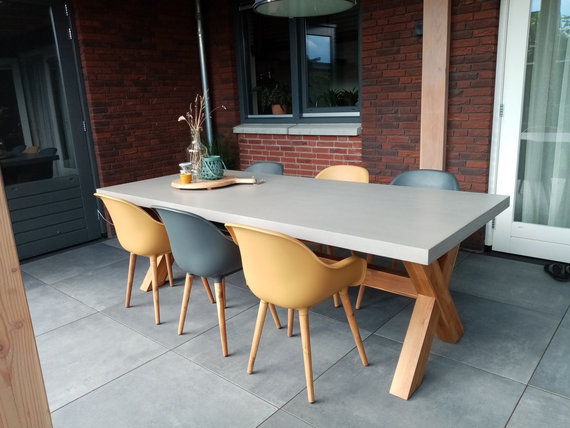 Een korte blik op het aanbod van tuintafels