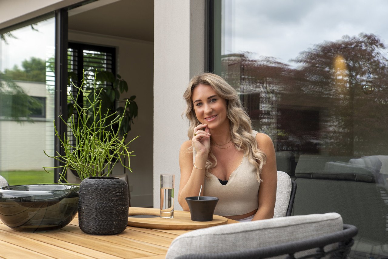 Taste 4SO Ambassador dining tuintafel 130øxH75 cm teak Taste 4SO Taste 4SO Ambassador dining tuintafel 130øxH75 cm teak Taste 4SO