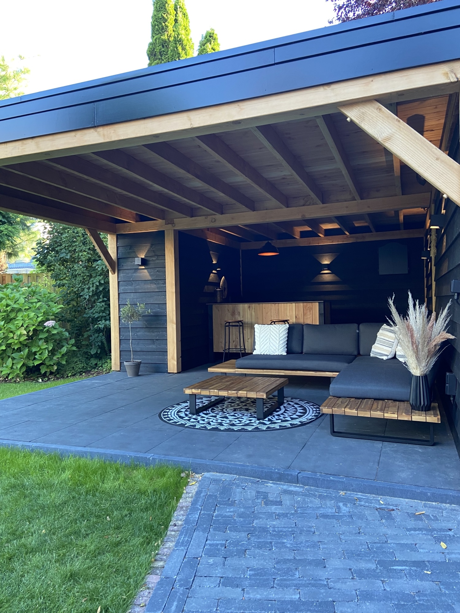 Het echte buitenleven in de zomer - AVH Outdoor Tuinmeubelen