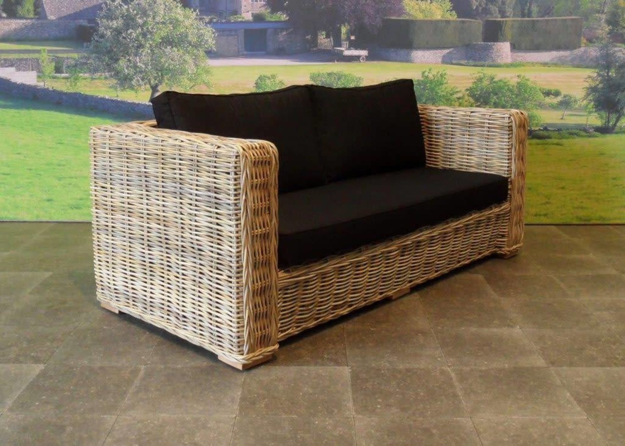 AVH-Collectie Nissah 2,5-zitsbank naturel rotan - olefin black - urecel foam AVH-Collectie Nissah 2,5-zitsbank naturel rotan - olefin black - urecel foam