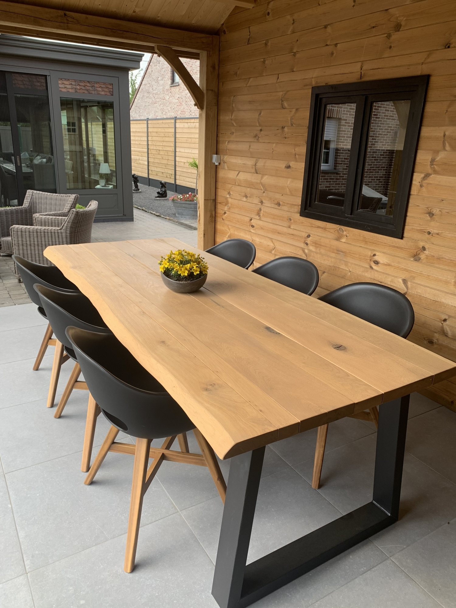 Hoe bespaar je kosten bij de aanleg van een grote tuin