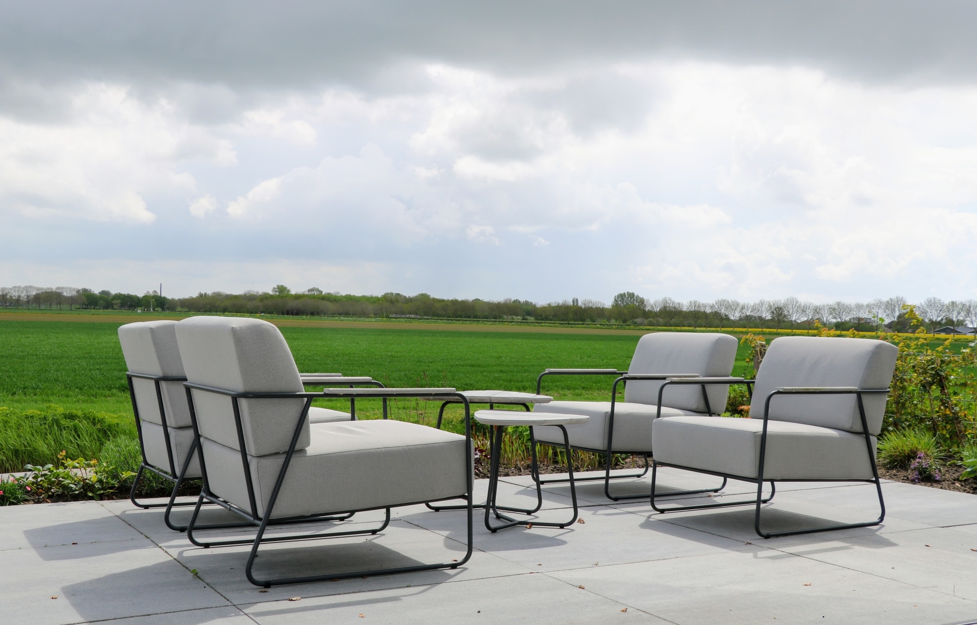 Hoe zorg jij voor schone tegels in je tuin