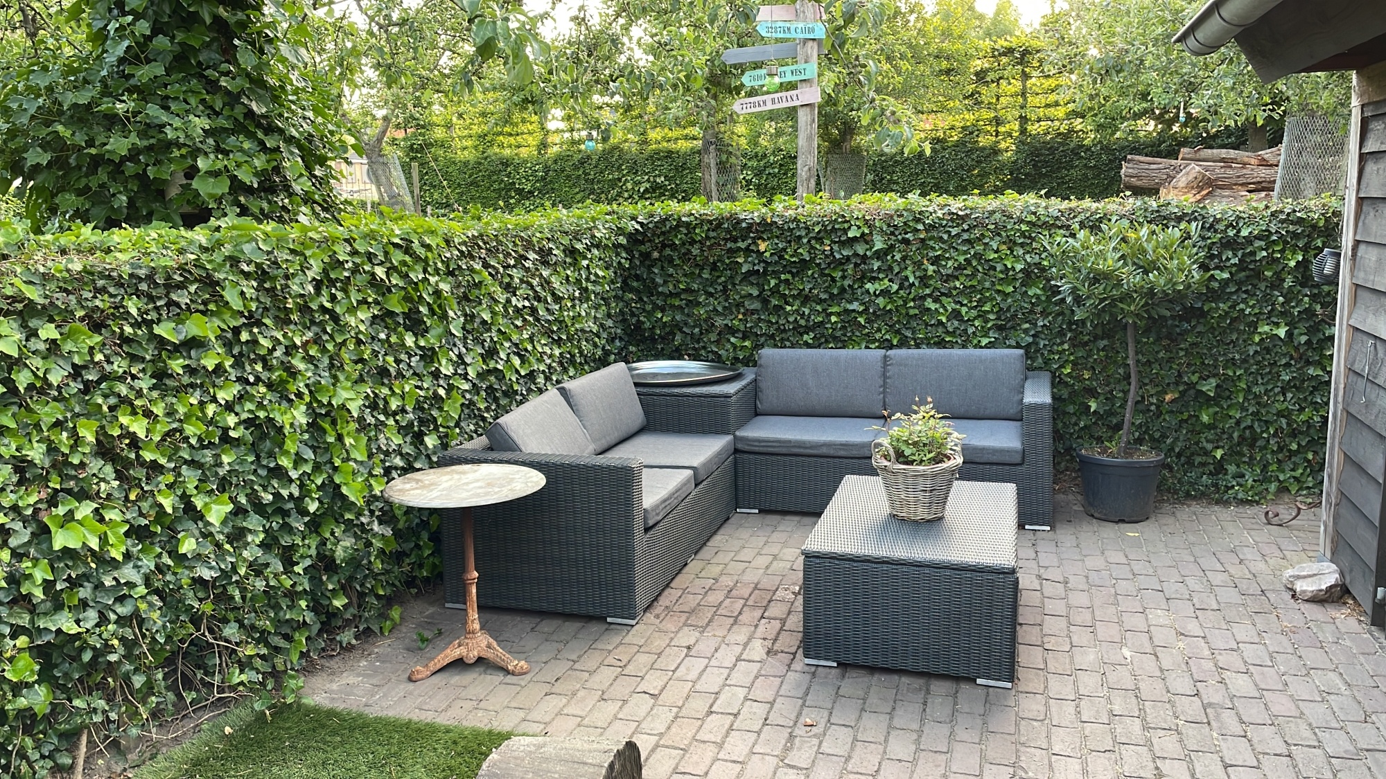 Hoe realiseer je een hele natuurlijke tuin