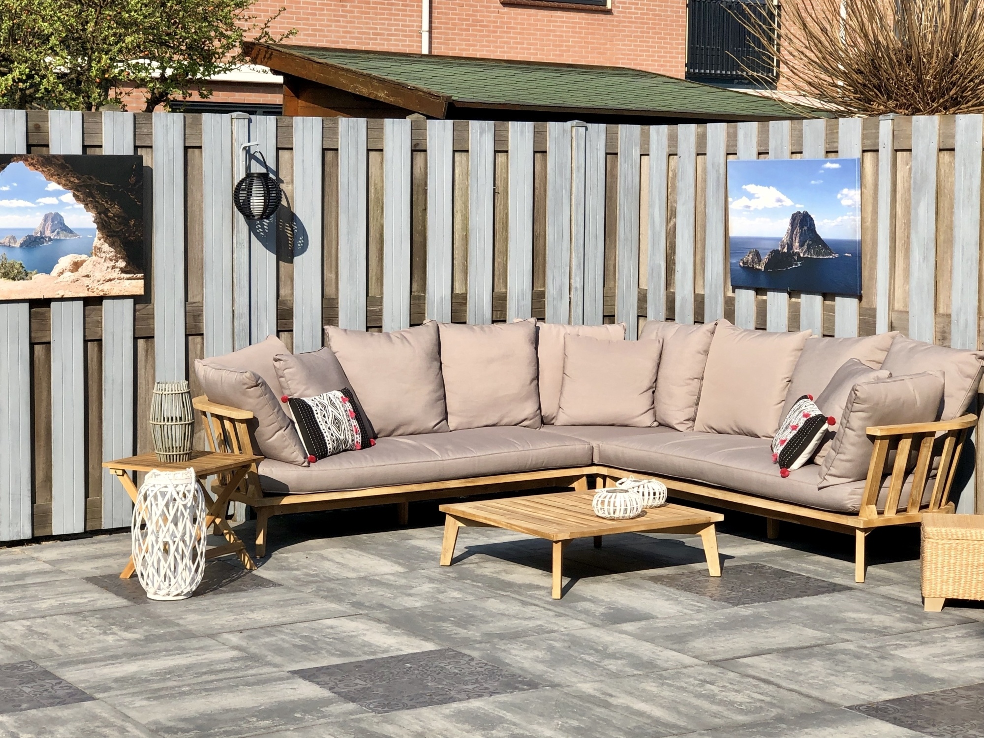 Laat je tuin stralen: Tuinmeubelen voor een zomer vol bloemenpracht Laat je tuin stralen: Tuinmeubelen voor een zomer vol bloemenpracht