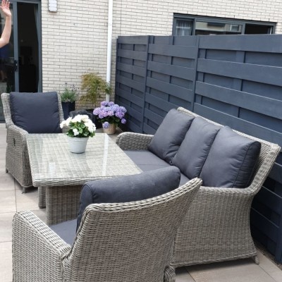 Potten en bakken vol planten in de tuin Potten en bakken vol planten in de tuin