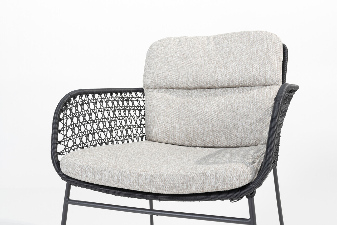 4 Seasons Outdoor Aprilla Prado dining tuinset 160 cm rond 7 delig Antraciet 4 Seasons Outdoor 4 Seasons Outdoor Aprilla Prado dining tuinset 160 cm rond 7 delig Antraciet 4 Seasons Outdoor