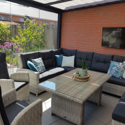 Transformeer je tuin in een buitenbioscoop met de juiste meubelen