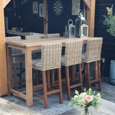 Zomerse tuinmeubelen voor yoga en meditatie in de buitenlucht