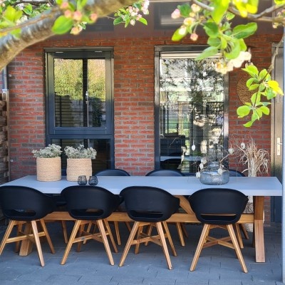 Verschillende soorten kerstverlichting in de tuin