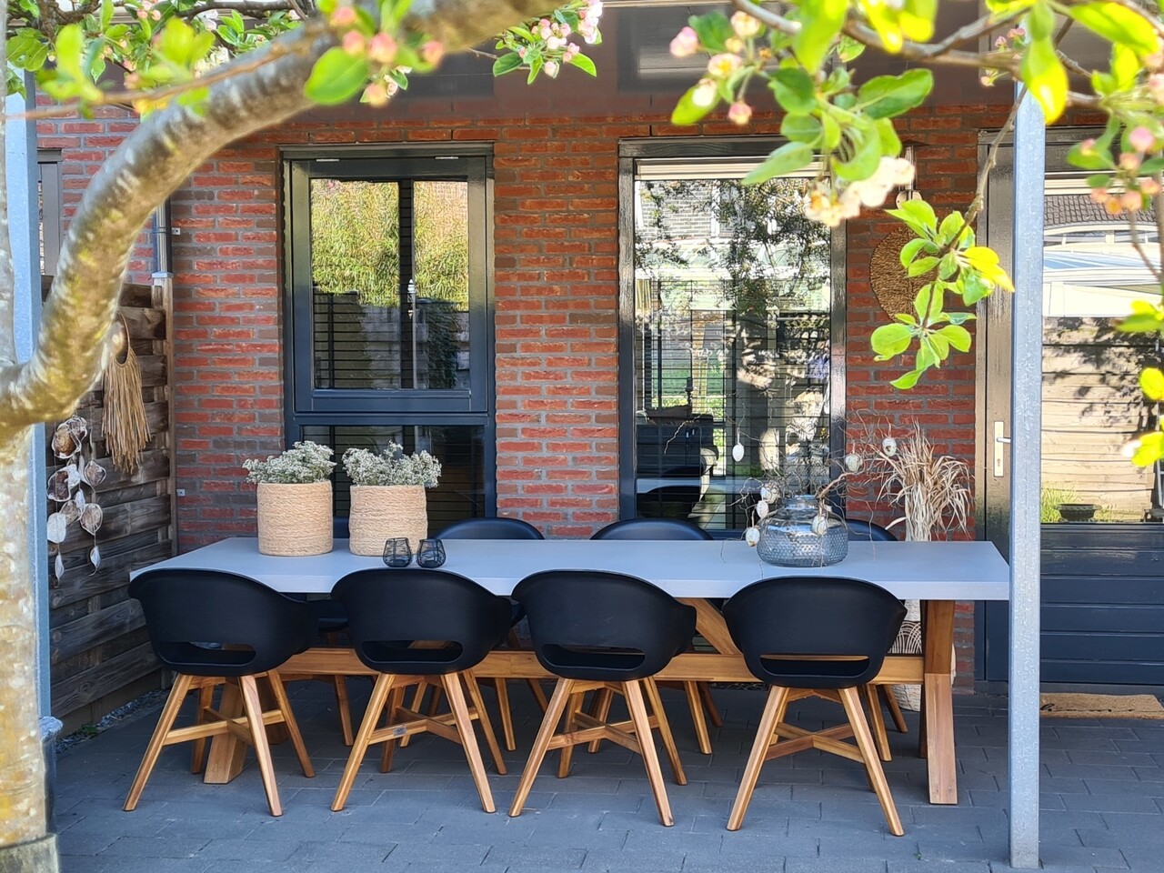 AVH-Collectie set van 4 Karlstad dining kuipstoel kunststof zwart