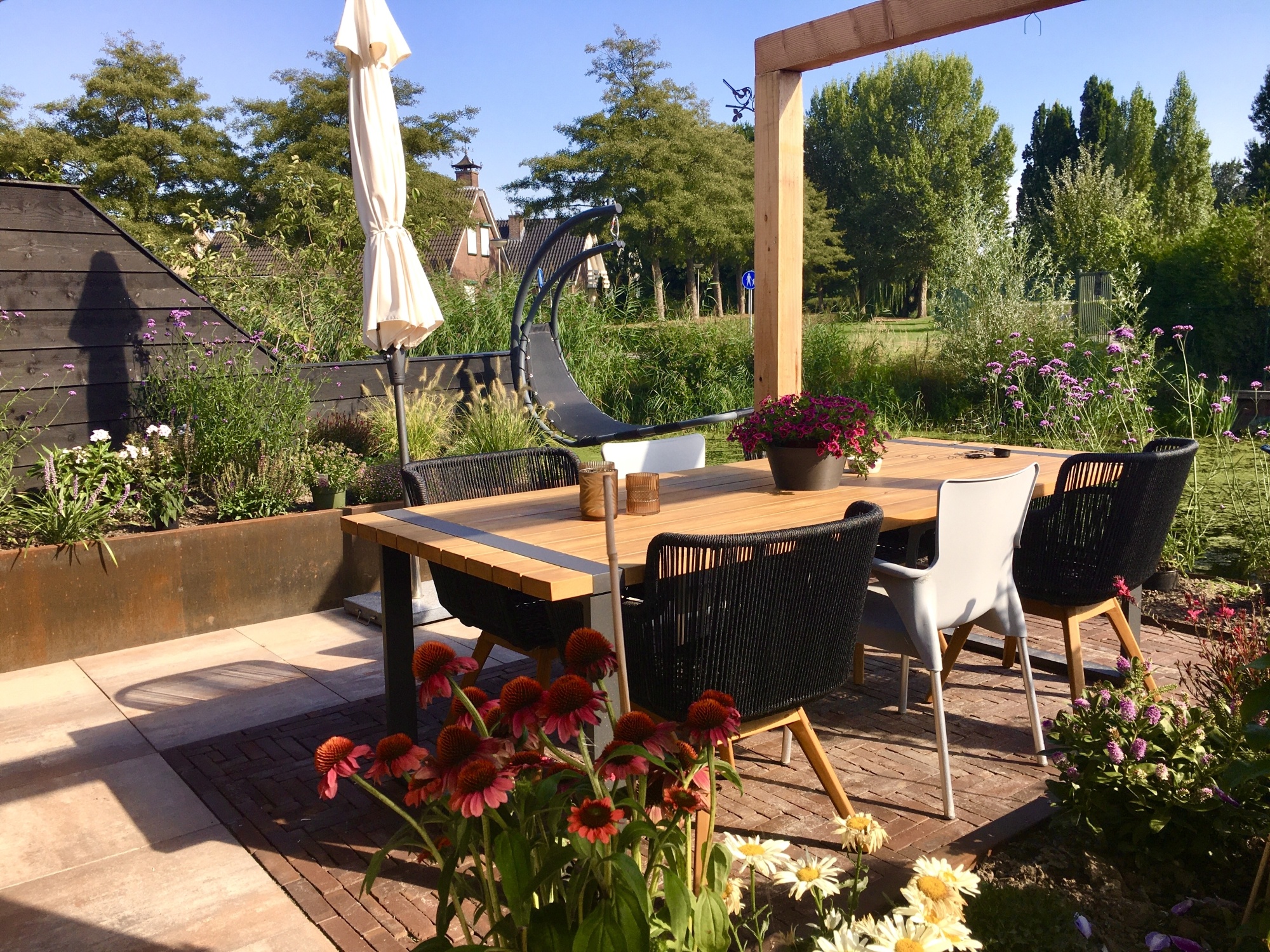 Het realiseren van een vakantiesfeer in je eigen achtertuin