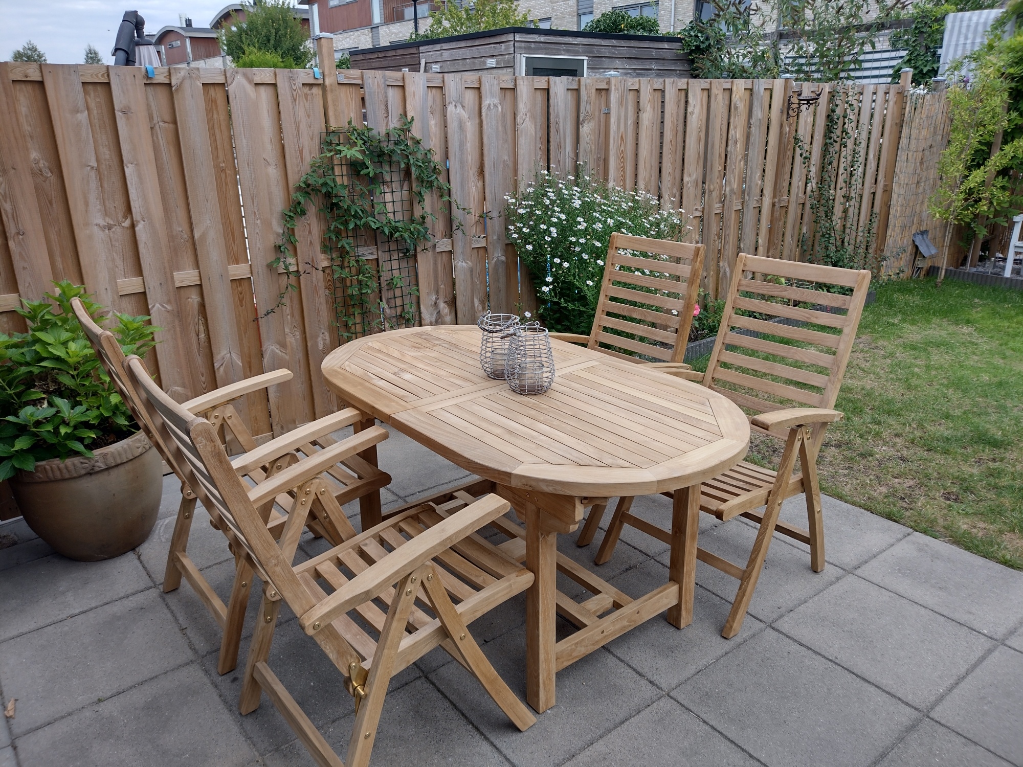 Kleurrijke Tuinmeubelen: Breng Leven in je Buitenruimte