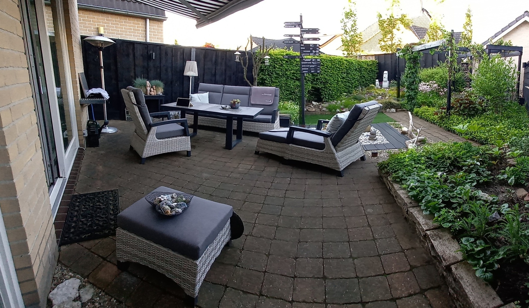 De juiste indeling voor een brede tuin