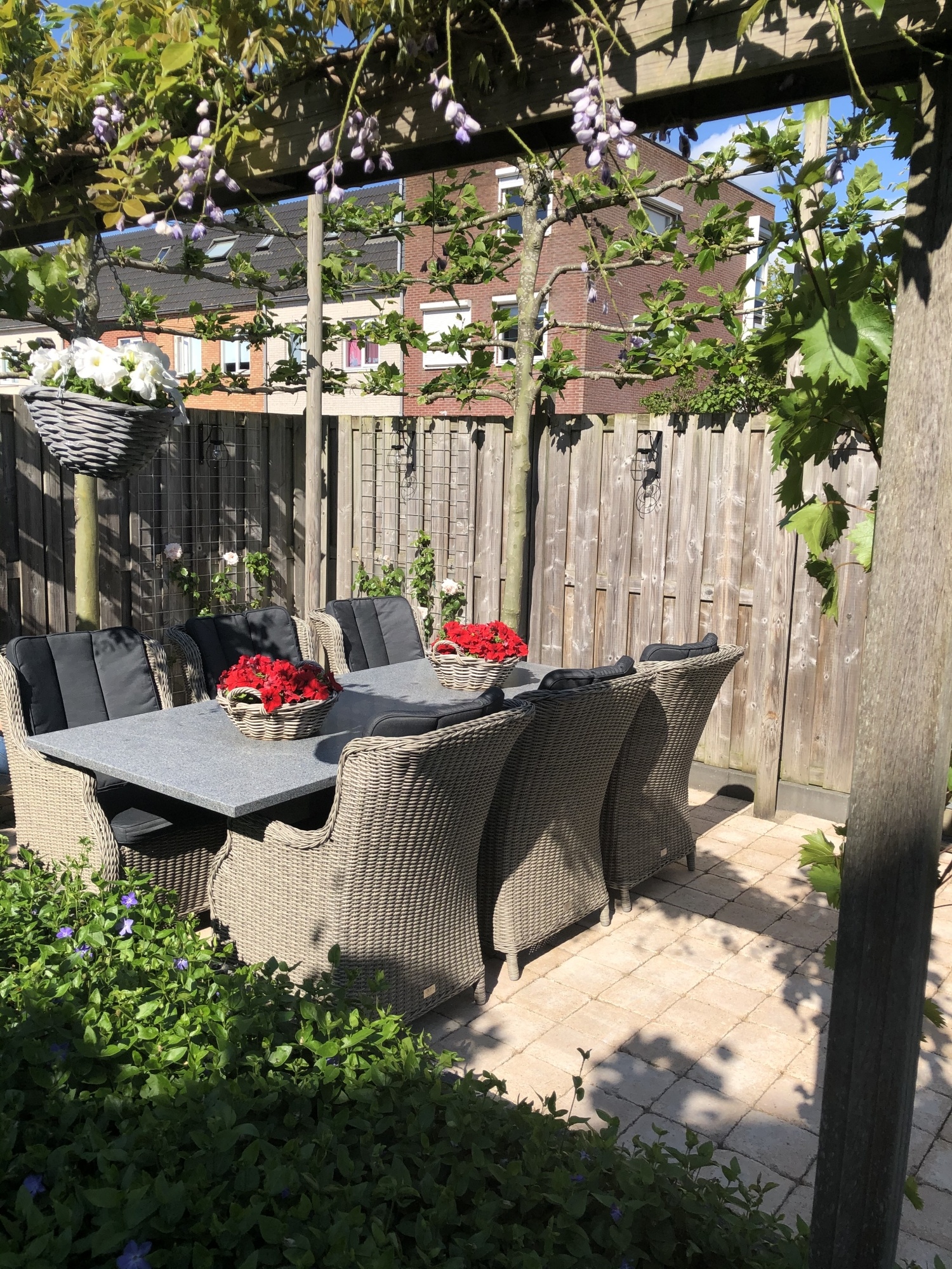 Hout geeft een warme sfeer in je tuin