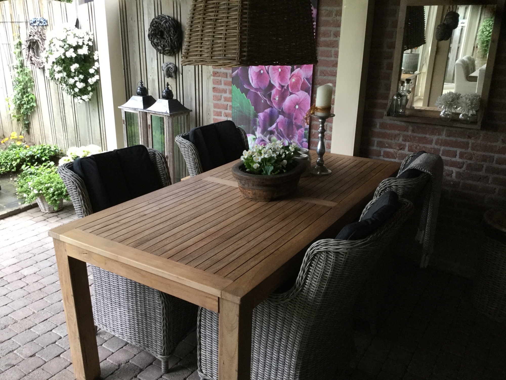 Goede buitenverlichting geeft extra sfeer in de tuin Goede buitenverlichting geeft extra sfeer in de tuin