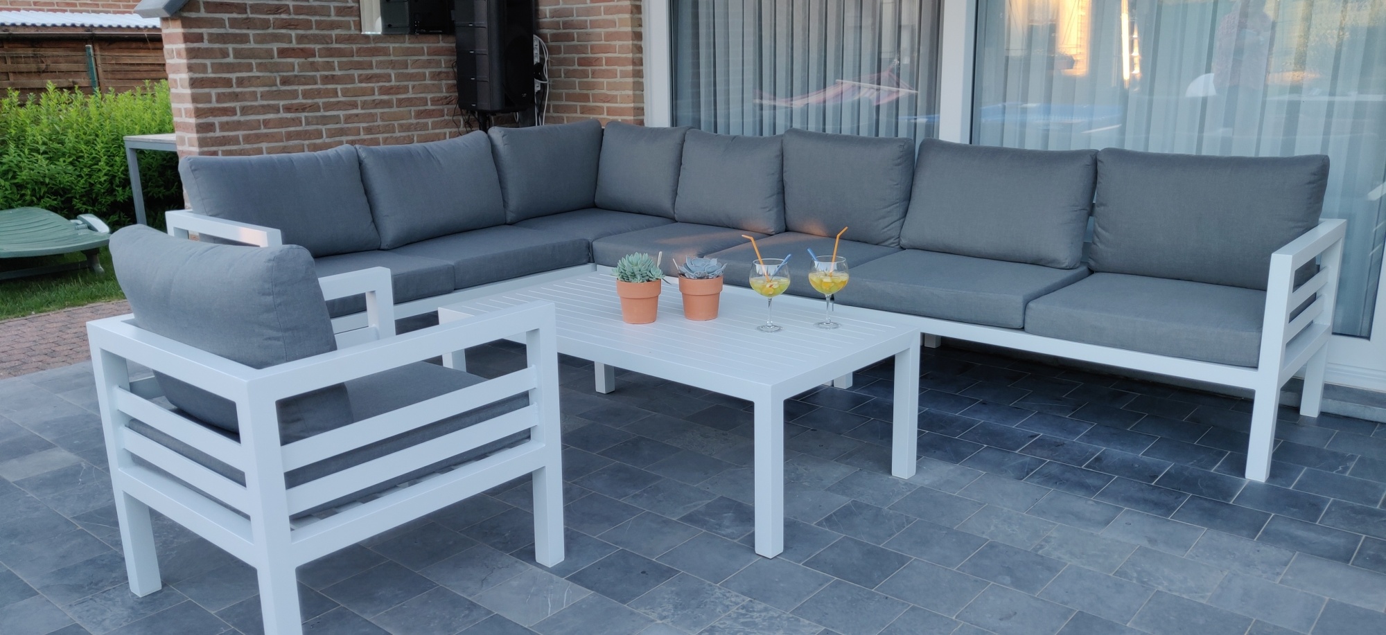 Hoe kies je de beste tuinmeubelen voor een kleine tuin