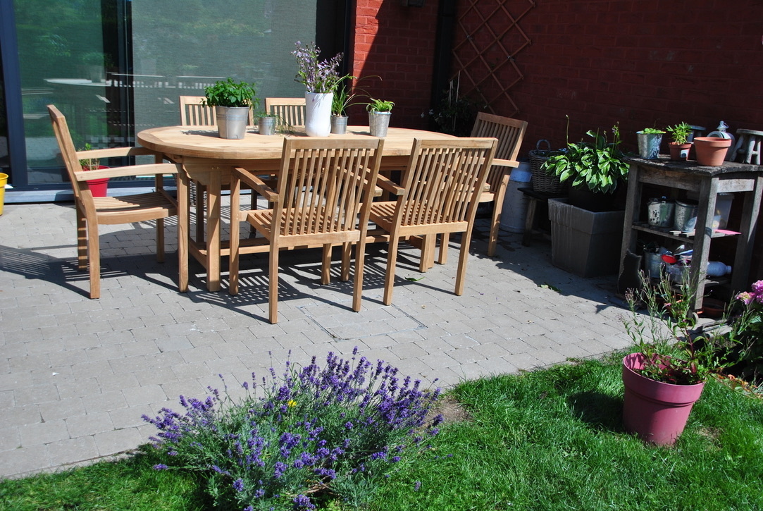 Rustieke charme: Tuinmeubelen van hout en rotan