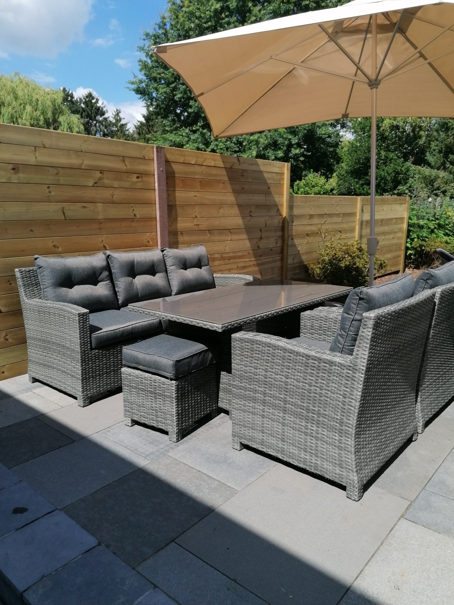 Onderhoud van Houten Tuinmeubels in de Herfst Onderhoud van Houten Tuinmeubels in de Herfst