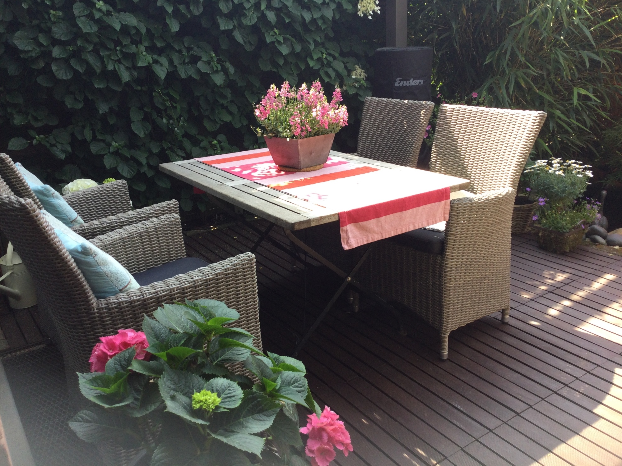 Een schutting in de tuin: een oase van privacy en esthetiek Een schutting in de tuin: een oase van privacy en esthetiek