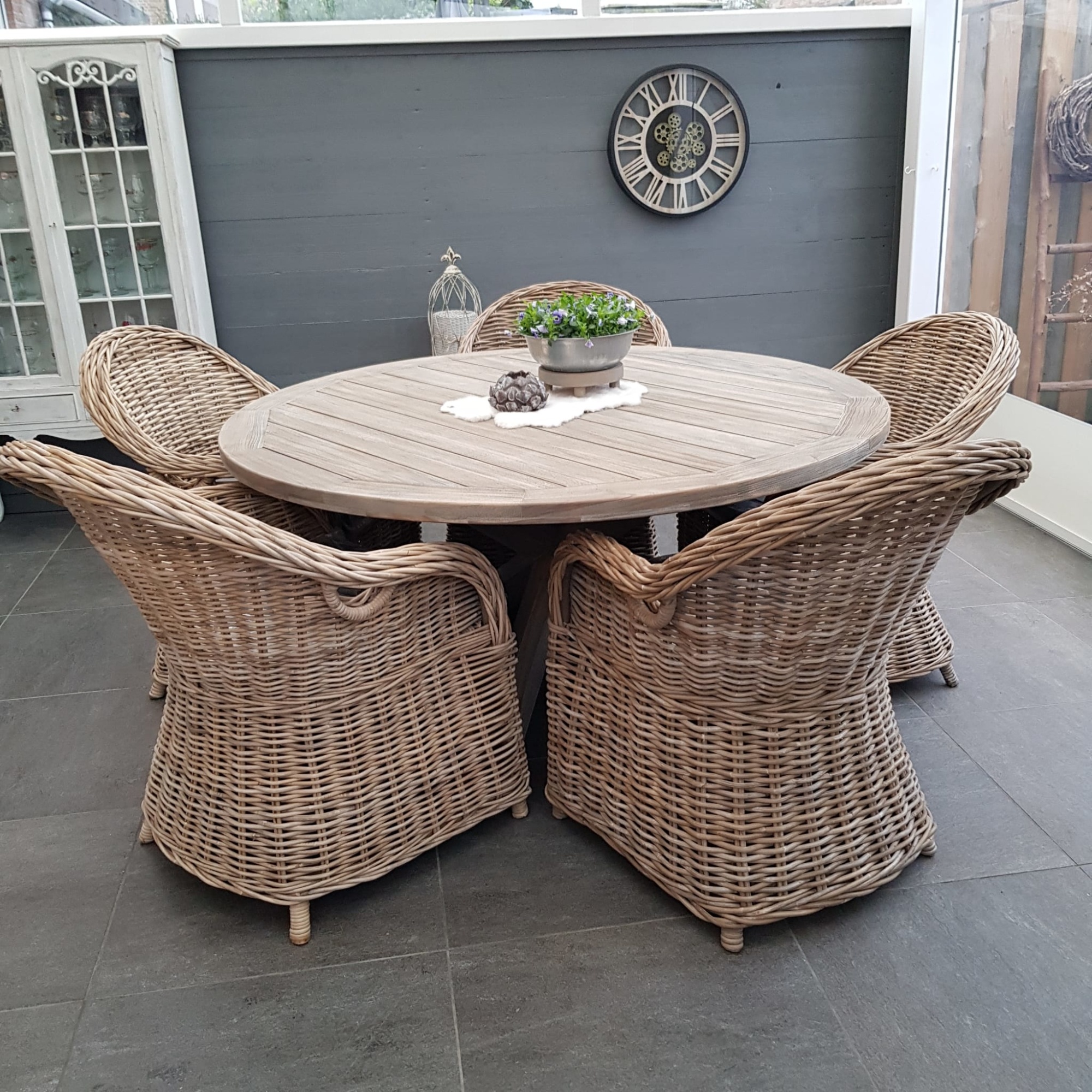 Een stijlvolle overkapping in de tuin Een stijlvolle overkapping in de tuin