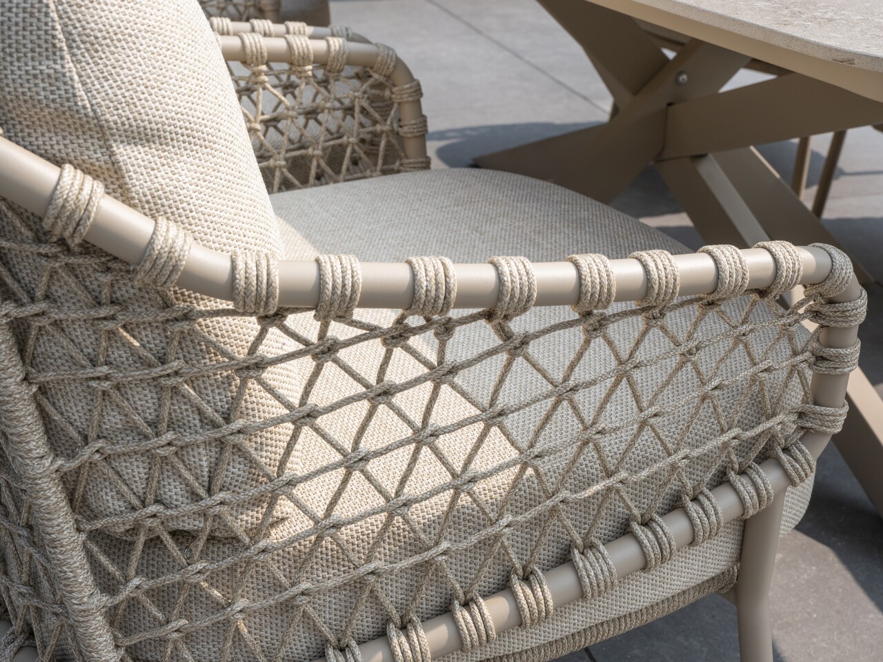 4 Seasons Outdoor Sardinia low dining bistro diningset 3 delig keramiek latte 4 Seasons Outdoor 4 Seasons Outdoor Sardinia low dining bistro diningset 3 delig keramiek latte 4 Seasons Outdoor