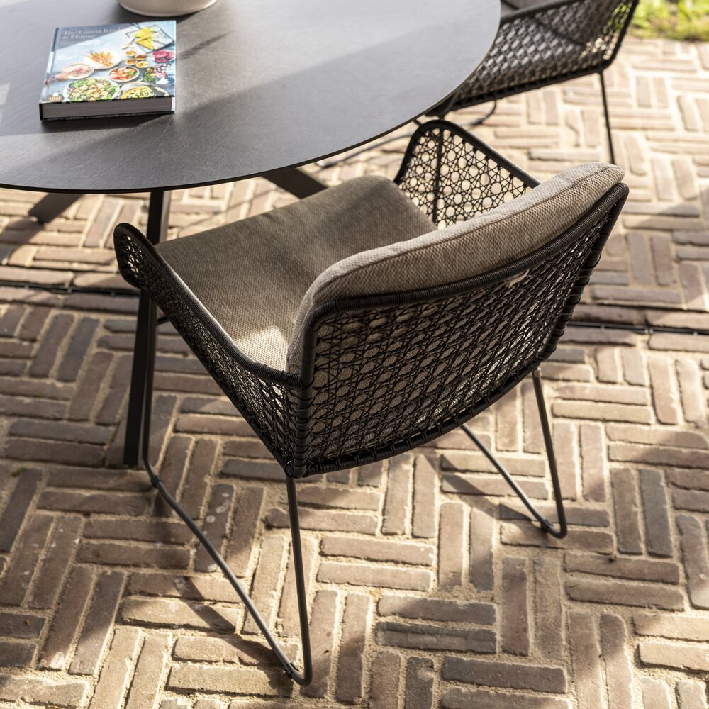 4 Seasons Outdoor Locarno Aprilla dining tuinset 7 delig 160 cm rond HPL antraciet 4 Seasons Outdoor 4 Seasons Outdoor Locarno Aprilla dining tuinset 7 delig 160 cm rond HPL antraciet 4 Seasons Outdoor