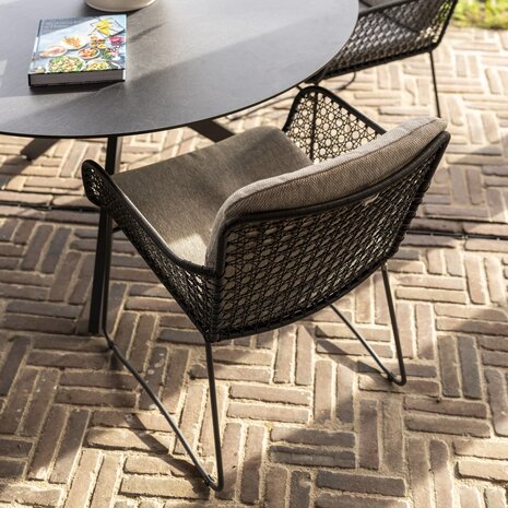 4 Seasons Outdoor Locarno Aprilla dining tuinset 7 delig 160 cm rond HPL antraciet 4 Seasons Outdoor 4 Seasons Outdoor Locarno Aprilla dining tuinset 7 delig 160 cm rond HPL antraciet 4 Seasons Outdoor