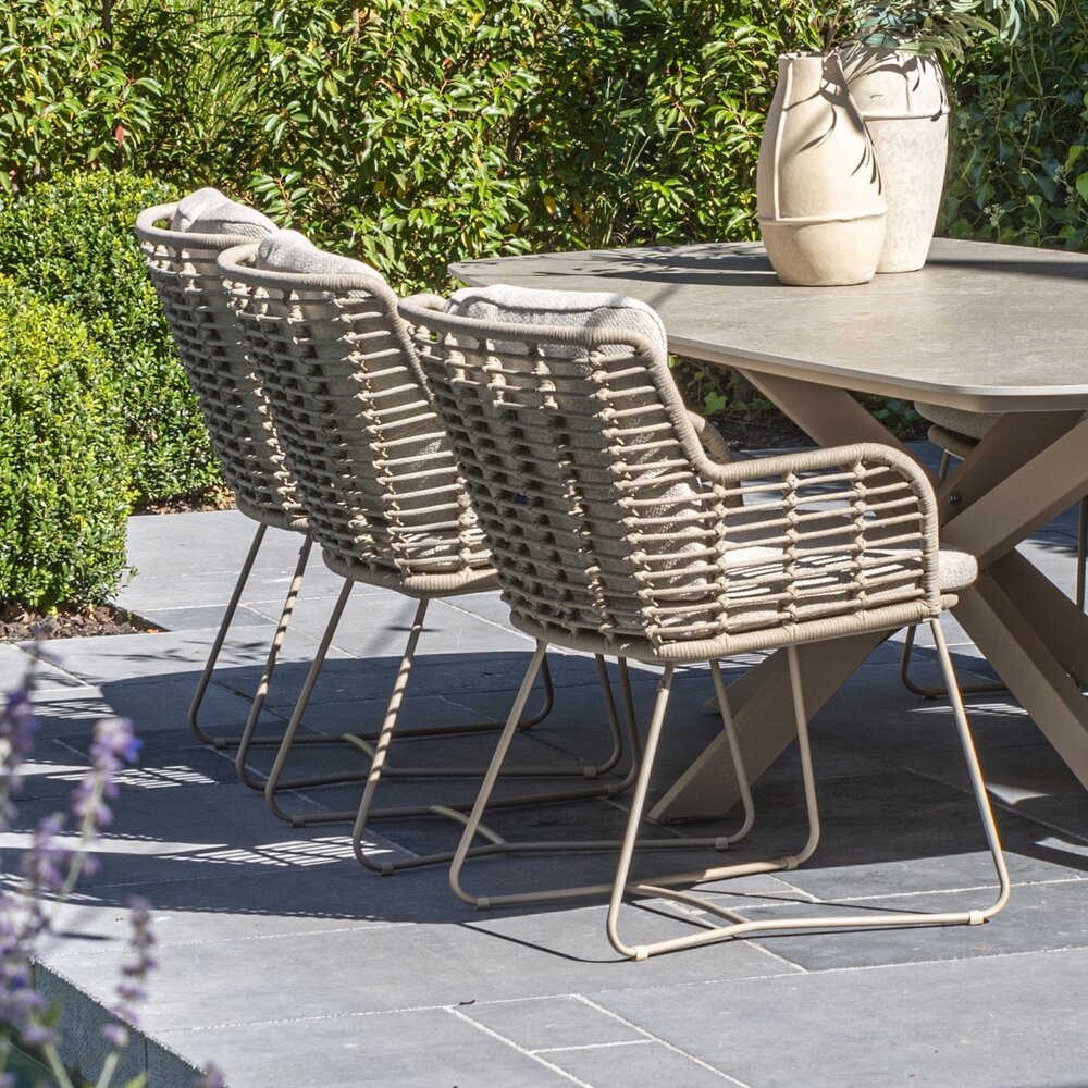 4 Seasons Outdoor Hampton Fabrice dining tuinset 160xH75 cm 7 delig rond mortex latte 4 Seasons Outdoor