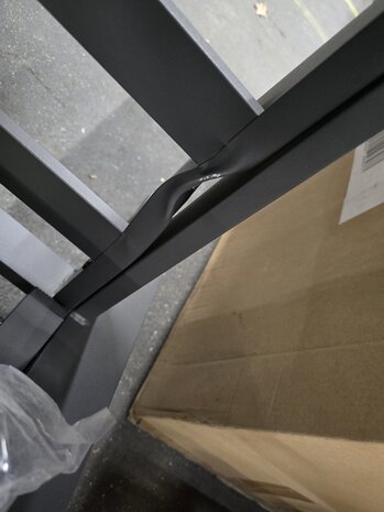 AVH-Collectie Showroommodel Lola 3-zitsbank aluminium antraciet soft grey kussens AVH-Collectie Showroommodel Lola 3-zitsbank aluminium antraciet soft grey kussens