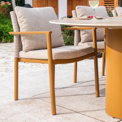 4 Seasons Outdoor Colorado Safina dining tuinset 160xH75 cm rond 7 delig keramiek amber 4 Seasons Outdoor