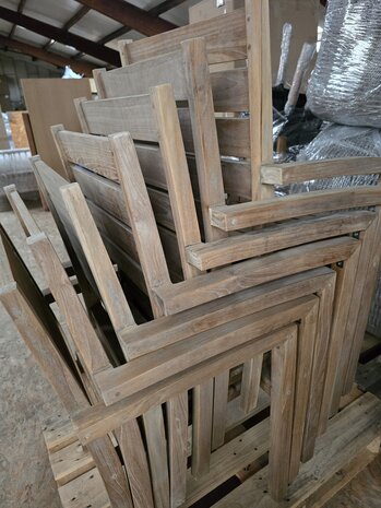 AVH-Collectie Showroommodel Montana dining tuinstoel teak met brede latten ( set van 7 stuks)