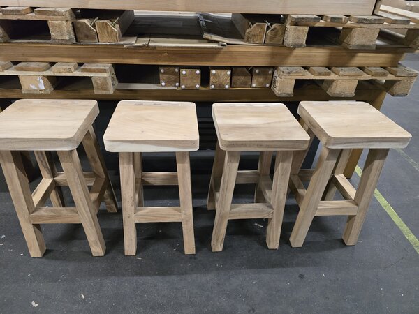 AVH-Collectie Showroommodel Boomstam bar kruk 40x40xH114 cm ( set van 4)