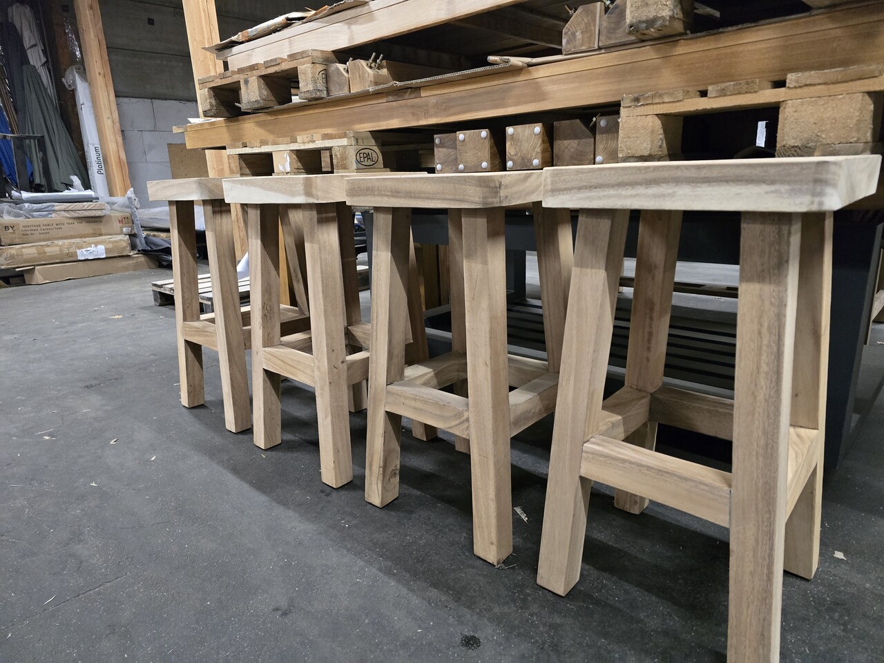 AVH-Collectie Showroommodel Boomstam bar kruk 40x40xH114 cm ( set van 4)