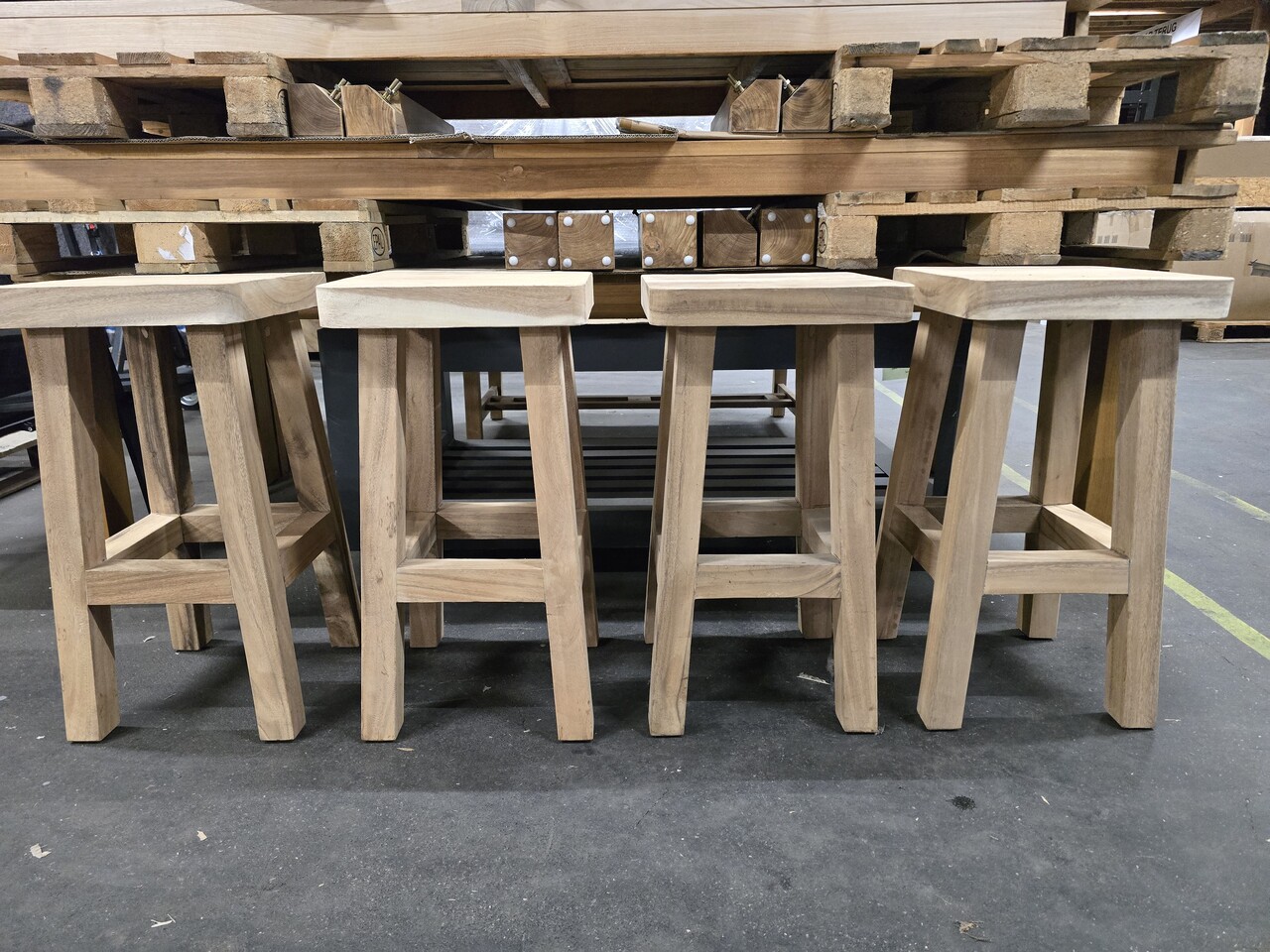 AVH-Collectie Showroommodel Boomstam bar kruk 40x40xH114 cm ( set van 4)