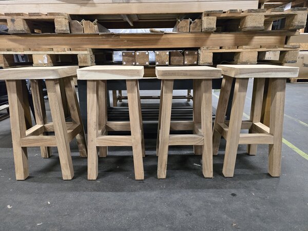 AVH-Collectie Showroommodel Boomstam bar kruk 40x40xH114 cm ( set van 4)