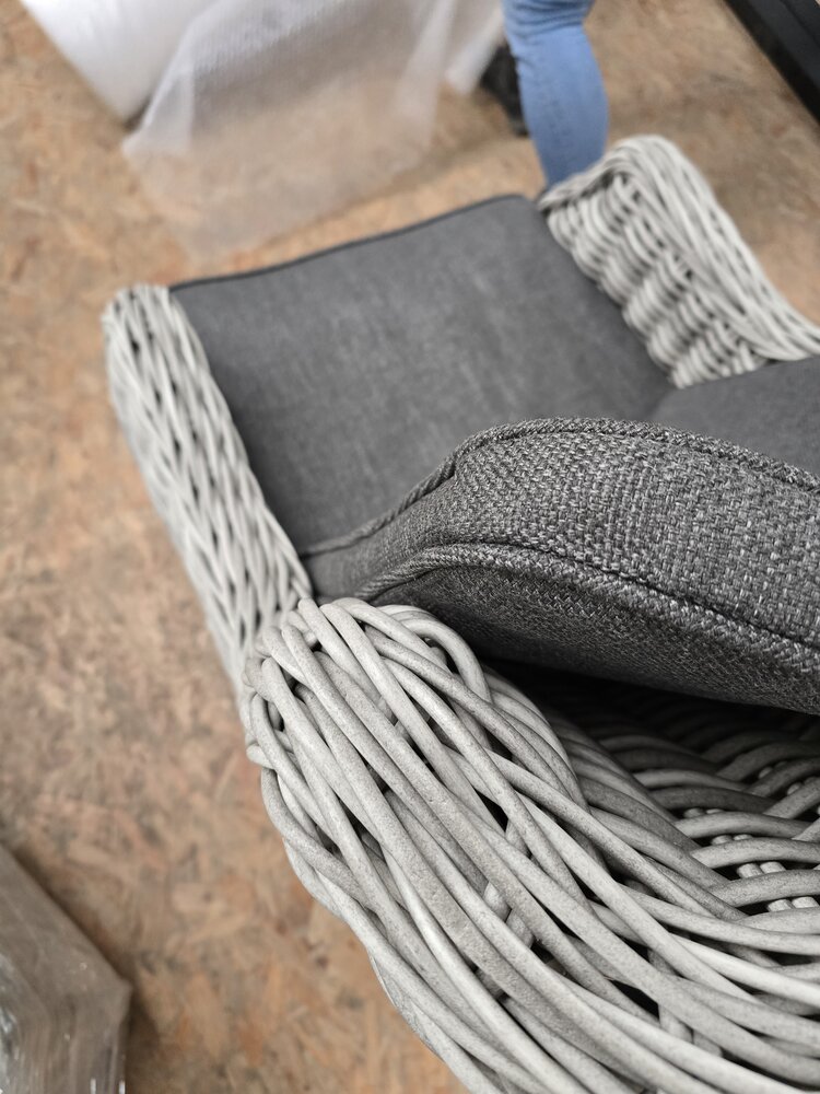 AVH-Collectie Showroommodel 1 x Darwin robuust dining tuinstoel 8 mm licht grijs