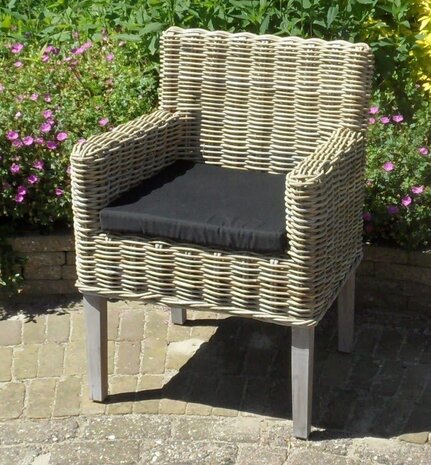 AVH-Collectie Showroommodel Reyhan dining tuinstoel naturel rotan ( set van 2) AVH-Collectie Showroommodel Reyhan dining tuinstoel naturel rotan ( set van 2)