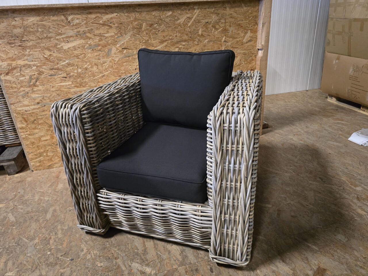 AVH-Collectie Showroommodel Nissah lounge tuinstoel naturel rotan - olefin black - urecel foam