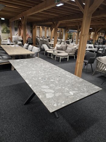 4 Seasons Outdoor Showroommodel Goa Minerva dining tuintafel 220x95xH75 cm ceramic terazzo alu 4 Seasons 4 Seasons Outdoor Showroommodel Goa Minerva dining tuintafel 220x95xH75 cm ceramic terazzo alu 4 Seasons